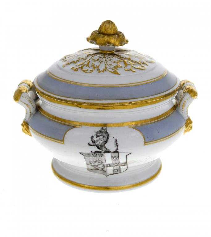 Appraisal: A CHAMBERLAIN WORCESTER ARMORIAL SAUCE TUREEN AND COVER of compressed