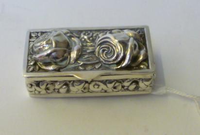 Appraisal: A SNUFF BOX maker's mark RR London import marks of