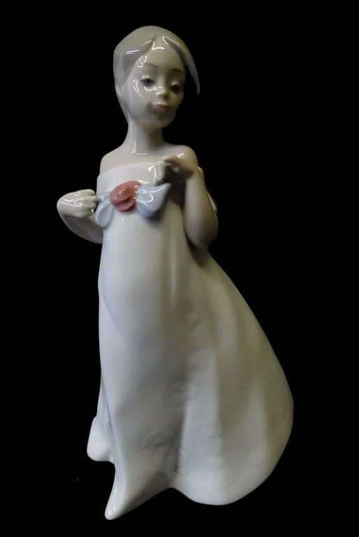 Appraisal: NAO by Lladro Daisa Girl with Bow NAO by Lladro