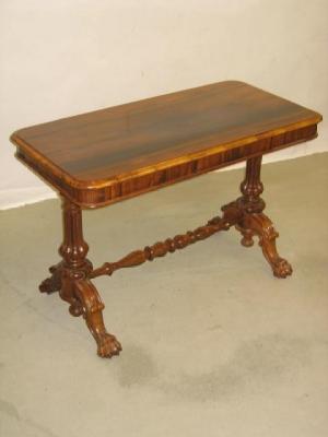 Appraisal: AN EARLY VICTORIAN ROSEWOOD CENTRE TABLE of rounded oblong form