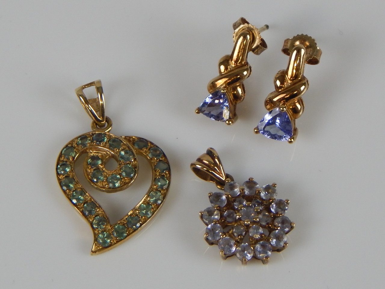 Appraisal: Various jewellery to include two pendants and pair of earrings