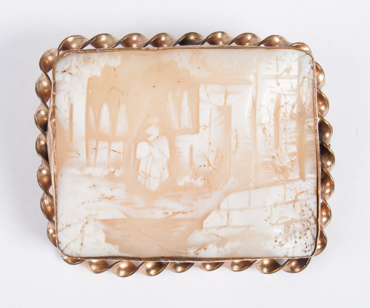 Appraisal: Lady's gold and shell cameo brooch the cameo depicting a