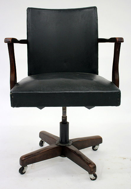 Appraisal: A MID TH CENTURY OAK LEATHERETTE UPHOLSTERED ROTATING DESK CHAIR