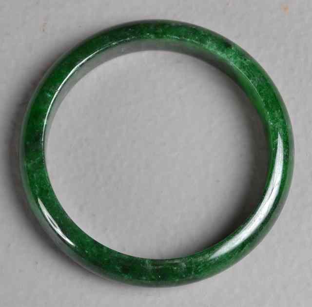 Appraisal: Chinese Carved Spinach BangleFinely polished jade bangle of simple design