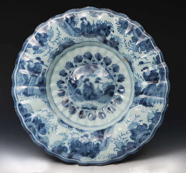 Appraisal: A DELFT LOBED BLUE AND WHITE DISH with chinoiserie decoration