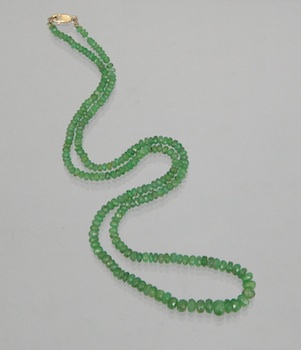 Appraisal: A Faceted Emerald Beads Graduated Necklace This necklace consists of