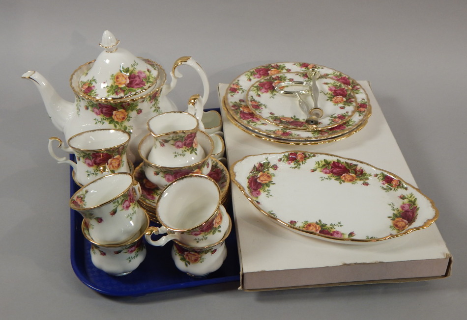 Appraisal: A quantity of Royal Albert Old Country Roses porcelain to