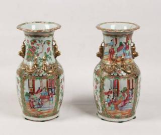 Appraisal: PAIR OF TH C ROSE MEDALLION VASES PAIR OF TH