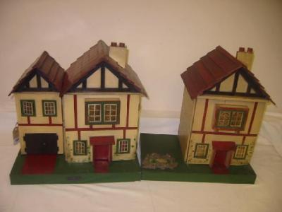 Appraisal: An Amersham Toys dolls house of painted wood construction with