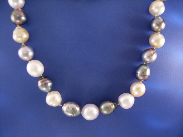 Appraisal: A mm Tahitian and South Sea semi baroque pearl necklace