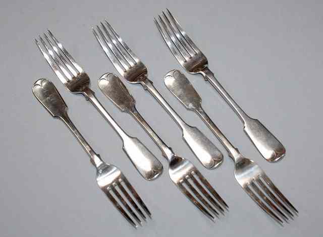 Appraisal: A SET OF SIX SILVER FIDDLE PATTERN TABLE FORKS London