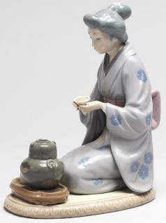 Appraisal: LLadro Porcelain Japanese Girl Serving Tea Depicting a kimono-clad kneeling