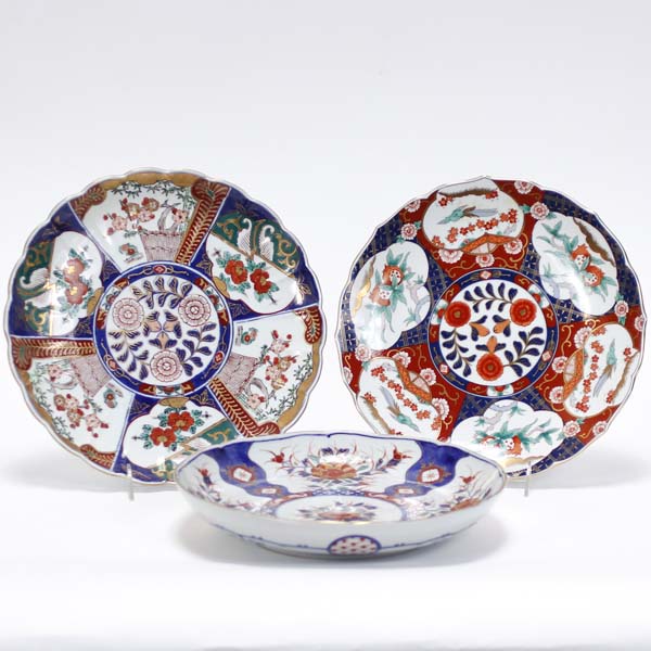 Appraisal: Three Japanese Imari porcelain chop plates with floral and bird