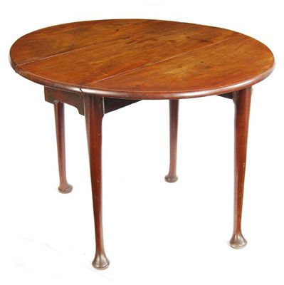 Appraisal: A George III mahogany oval drop leaf table on turned