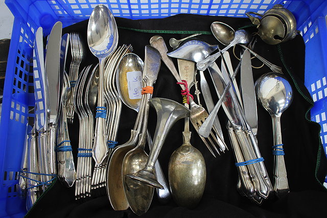 Appraisal: A CANTEEN OF SILVER PLATED CUTLERY six settings of dessert