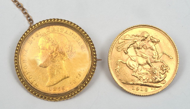 Appraisal: AN AUSTRALIAN GOLD COIN dated in brooch setting together with