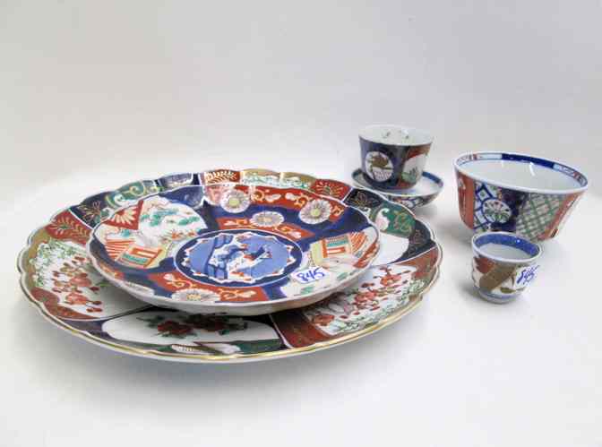 Appraisal: SIX JAPANESE IMARI PORCELAINS charger ''D plate ''D shallow footed