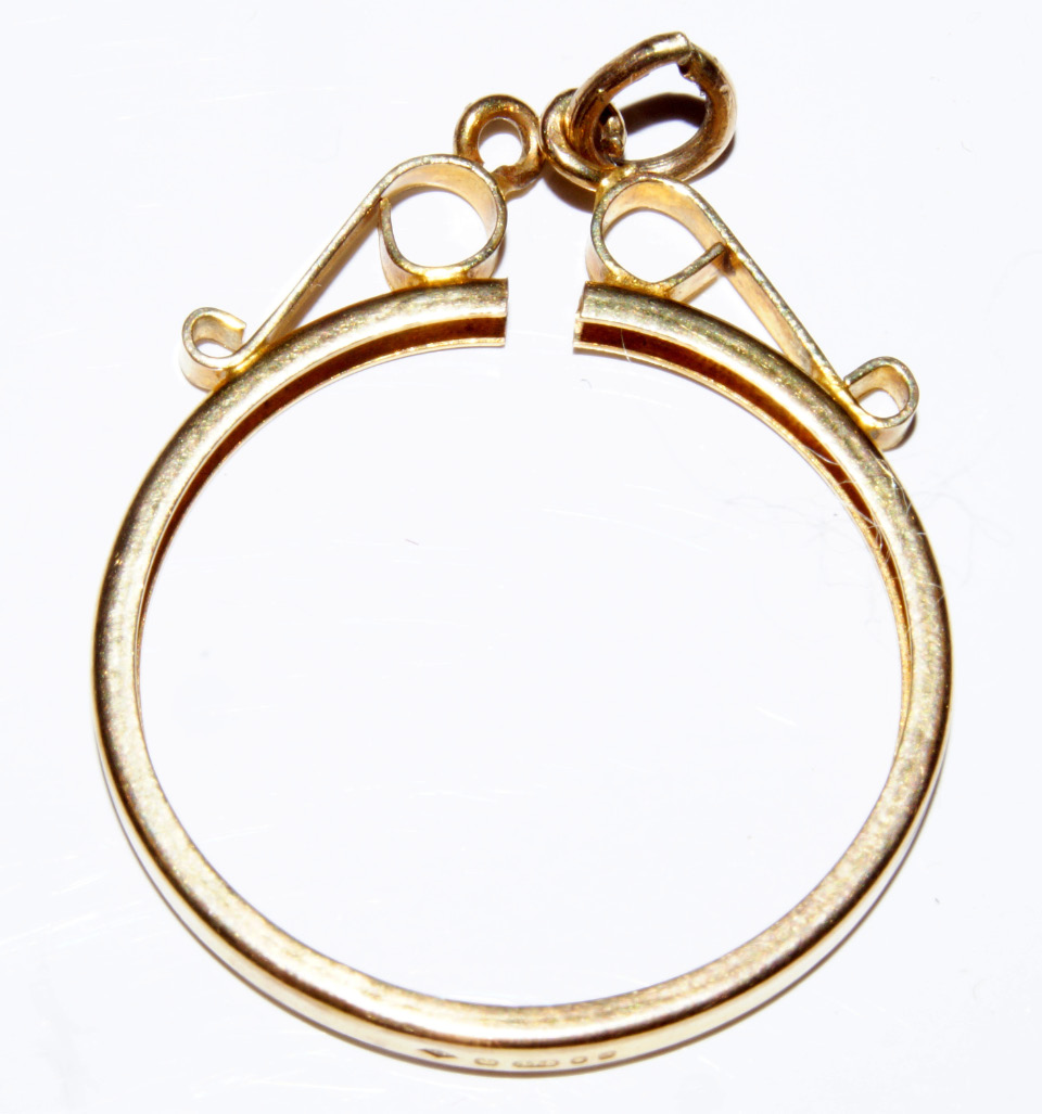 Appraisal: A ct gold pendant frame for a coin g all