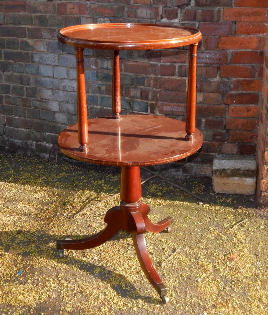 Appraisal: A George IV style mahogany two tier dumb waiter of