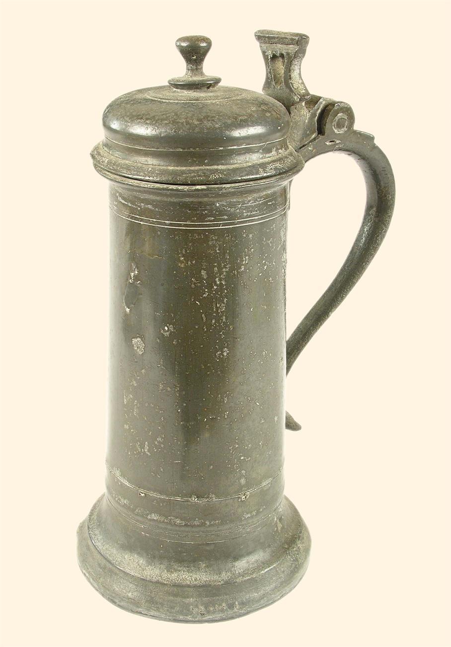 Appraisal: A Charles I pewter bun lid flagon