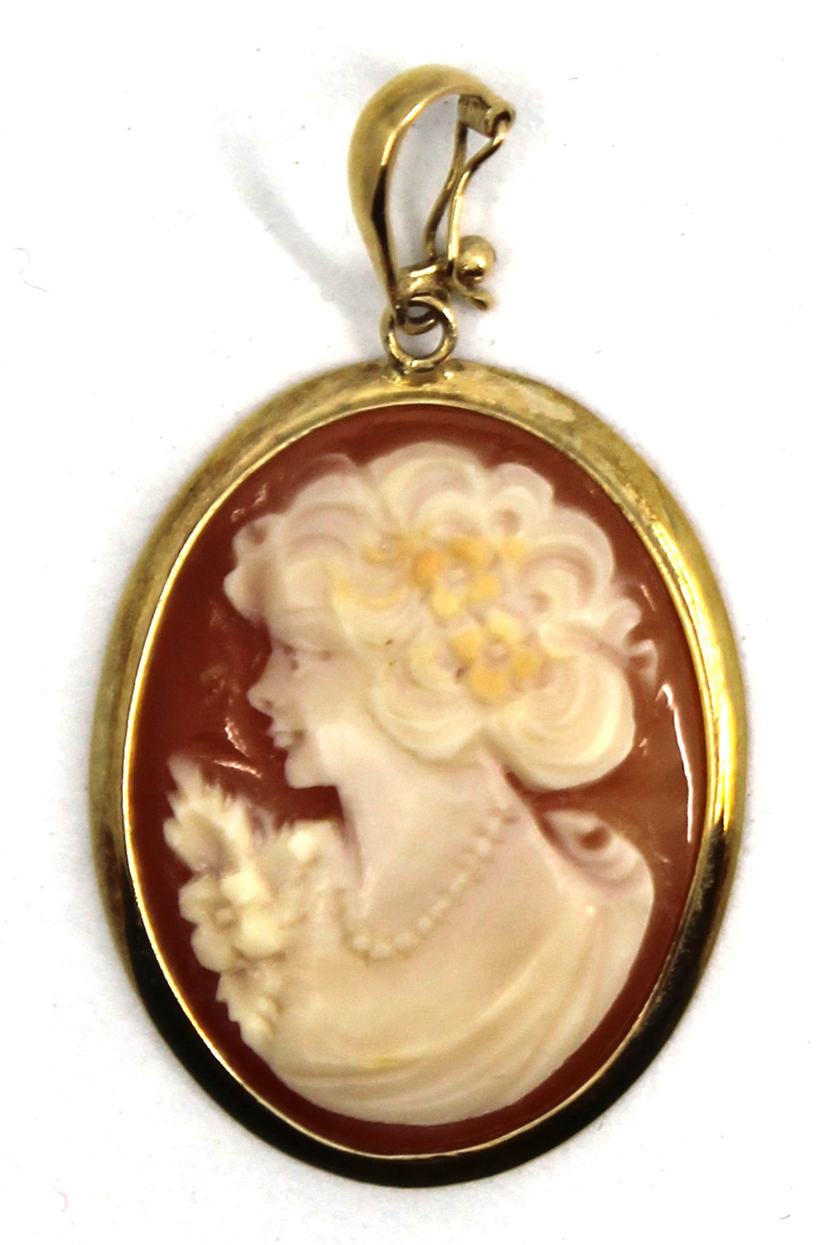 Appraisal: K YELLOW GOLD FRAME CARVED SHELL CAMEO PENDANT Vintage K