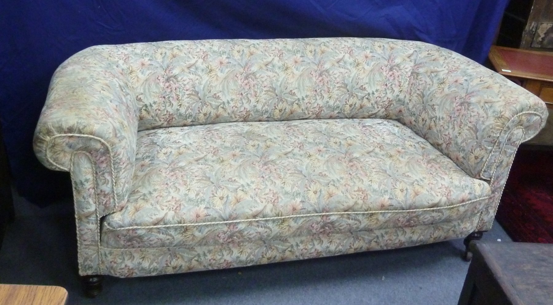 Appraisal: A Victorian upholstered Chesterfield sofa cm long