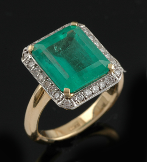 Appraisal: An emerald and diamond cluster ring The centrally set rectangular