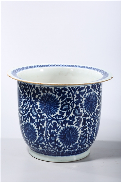 Appraisal: Chinese blue and white porcelain planter with flower motif x