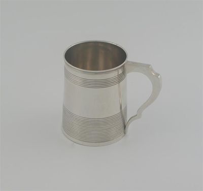 Appraisal: A George III small mug with reeded bands around the