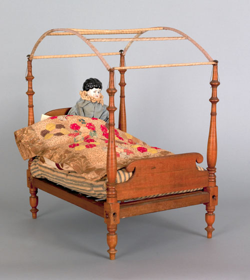 Appraisal: Doll size poster bed th c together with a quilt