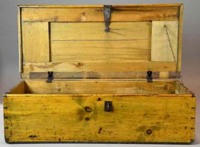 Appraisal: An Early American Pine Carpenters BoxWith molded lid and cut-out