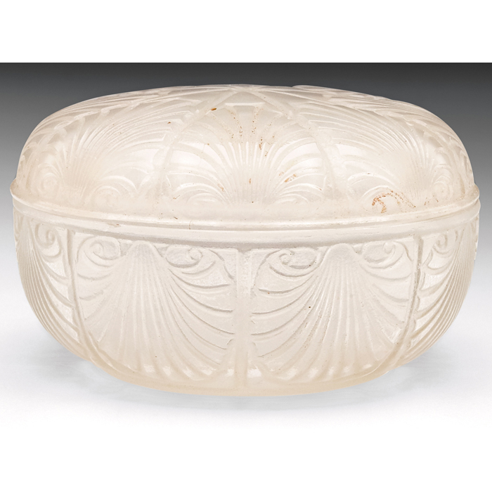 Appraisal: R Lalique box round shape in clearglass with stylized leaves