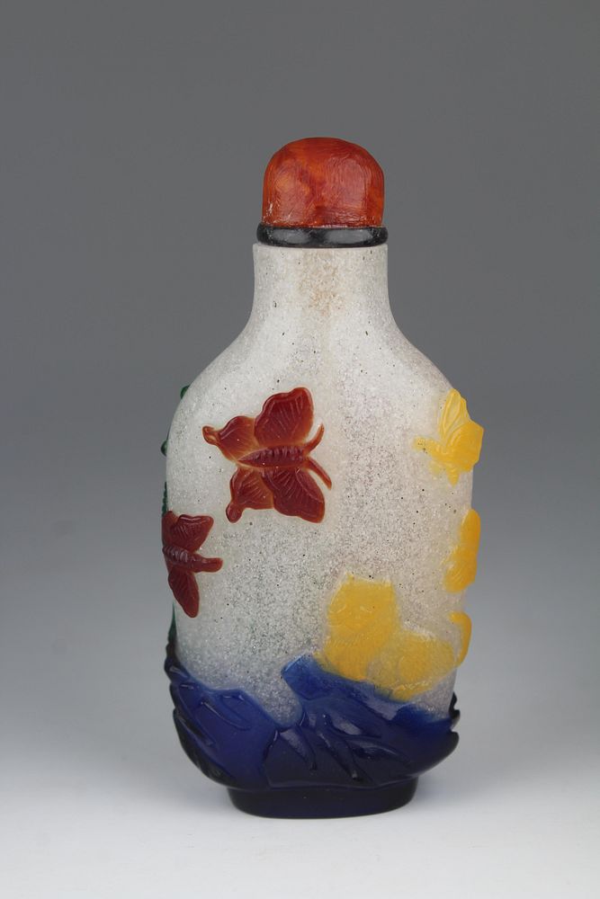 Appraisal: Unusual th C Six-Color Chinese Snuff Bottle An attractive six-color