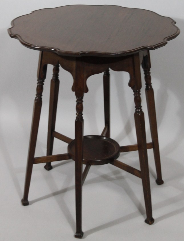 Appraisal: A thC mahogany occasional spider leg table with piecrust top