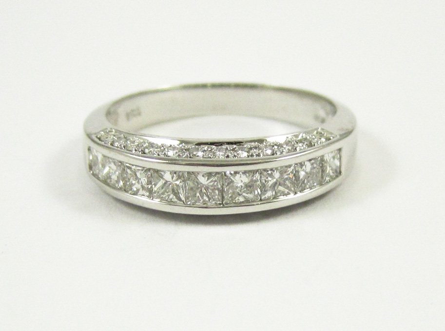 Appraisal: DIAMOND AND EIGHTEEN KARAT WHITE GOLD RING set with nine