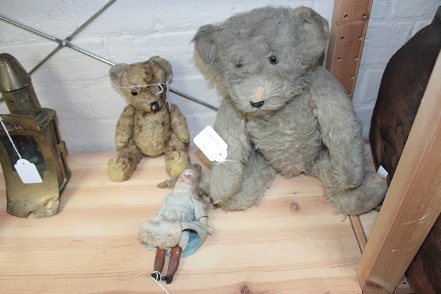 Appraisal: AN EARLY TO MID TH CENTURY STRAW PLUSH TEDDY BEAR