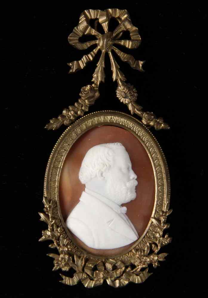 Appraisal: SHELL CAMEO PORTRAIT- of a bearded gentleman mounted as a