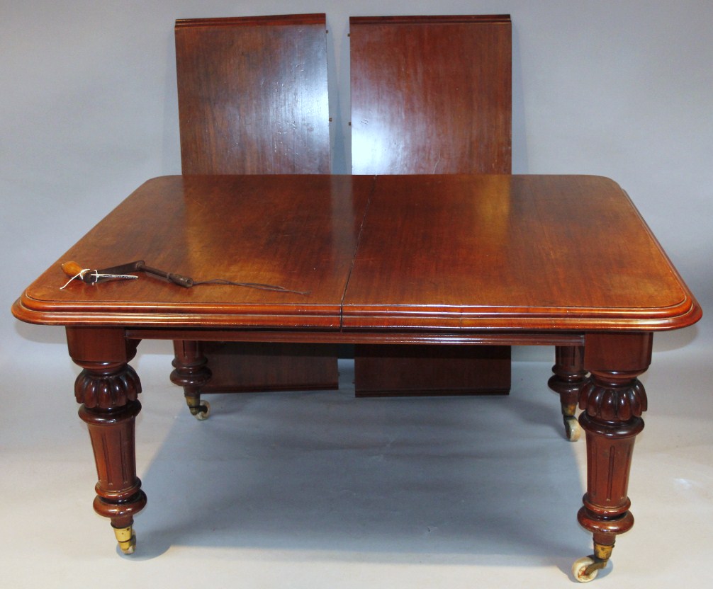 Appraisal: A Victorian mahogany wind out dining table the rounded moulded