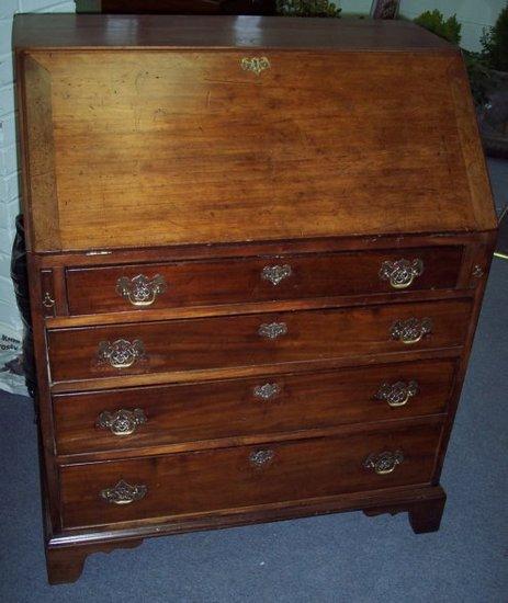 Appraisal: A Georgian mahogany bureau th Century and later the hinged