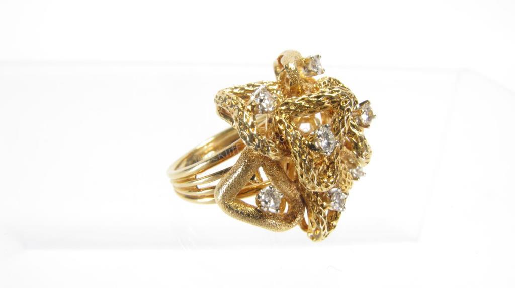 Appraisal: An K yellow gold cluster robe style ring with eight