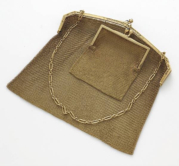 Appraisal: A sapphire and fourteen karat gold mesh purse opens to