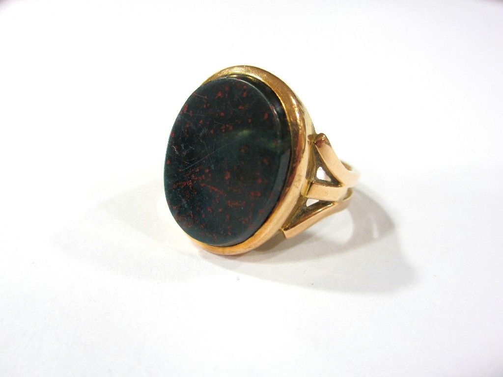 Appraisal: A gents Victorian ct gold signet ring the bezel inset