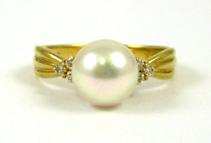 Appraisal: PEARL DIAMOND AND EIGHTEEN KARAT GOLD RING with three round-cut