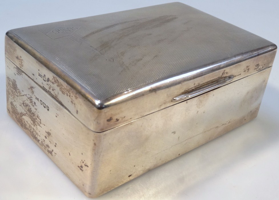 Appraisal: A George V silver cigarette case by Walker Hall with