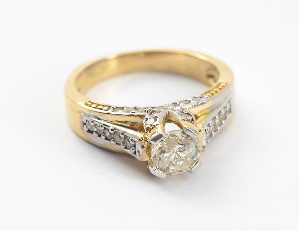 Appraisal: CTW DIAMOND RING K yellow gold ring centers one round