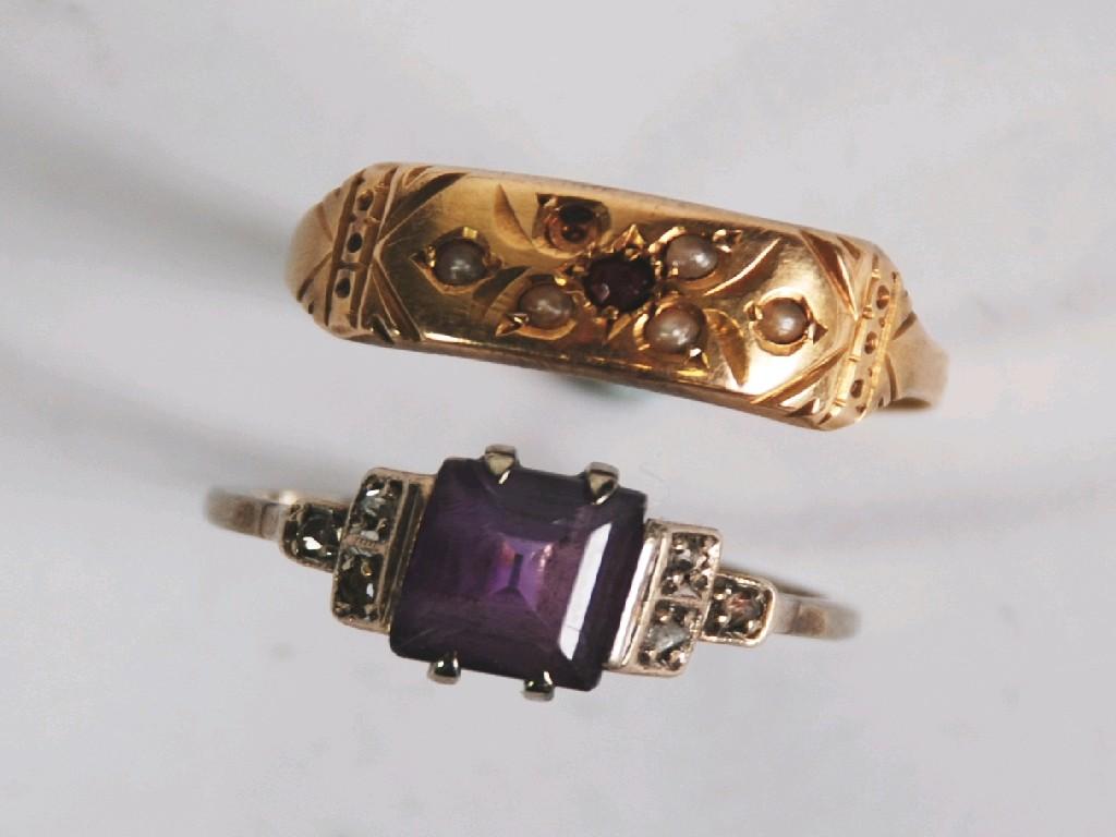 Appraisal: VICTORIAN CT GOLD RING gypsy set with tiny ruby an