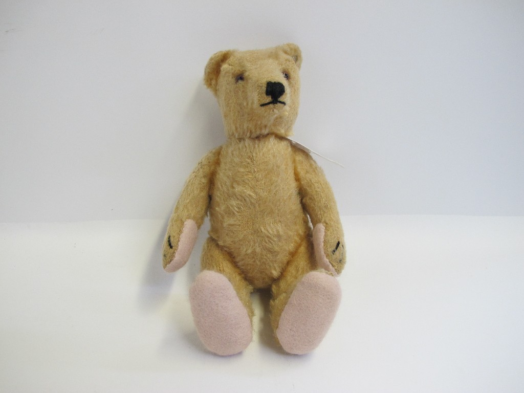 Appraisal: A 's Steiff bear with ear button