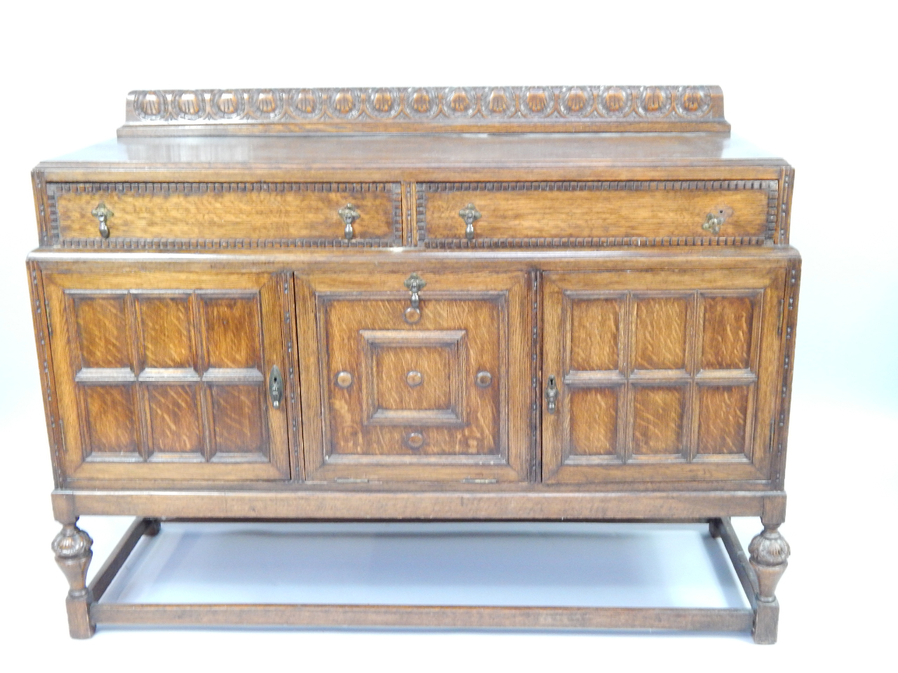 Appraisal: An early thC oak sideboard with a shell carved back