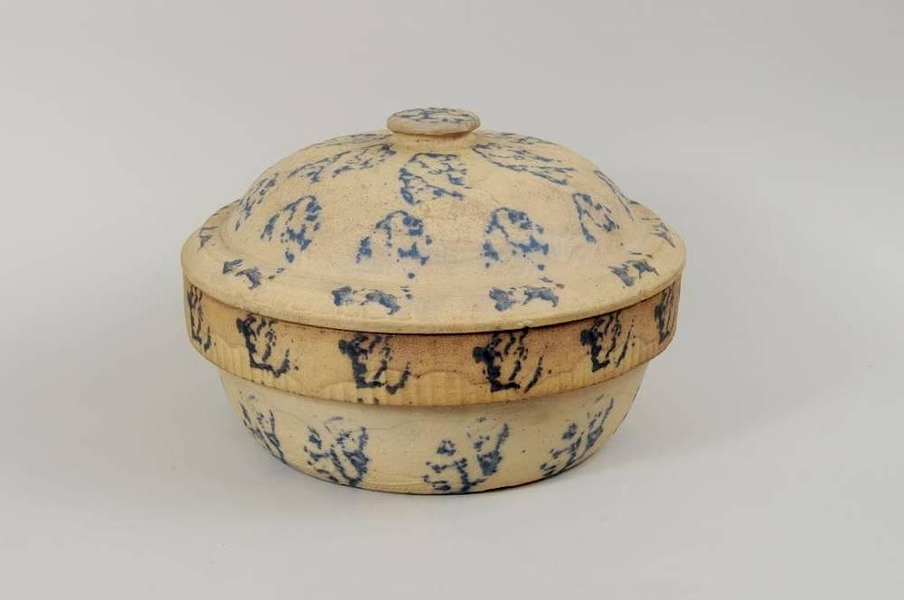 Appraisal: Spongeware Lidded Casserole w Glazed Blue Interior Spongeware lidded casserole