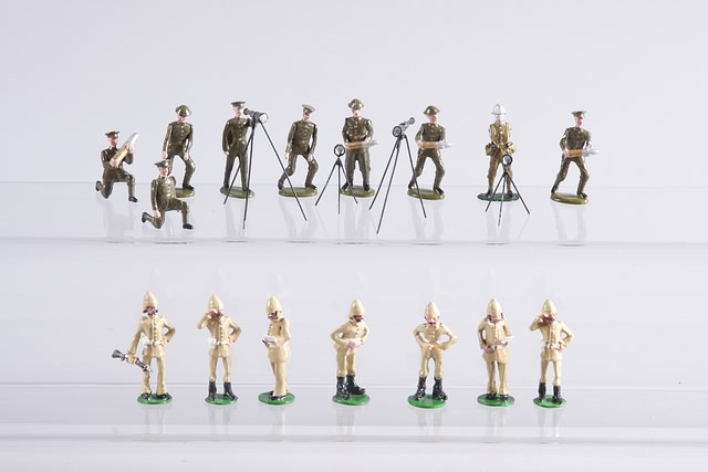 Appraisal: Lot of metal figures representing British Artillery WWI and colonial